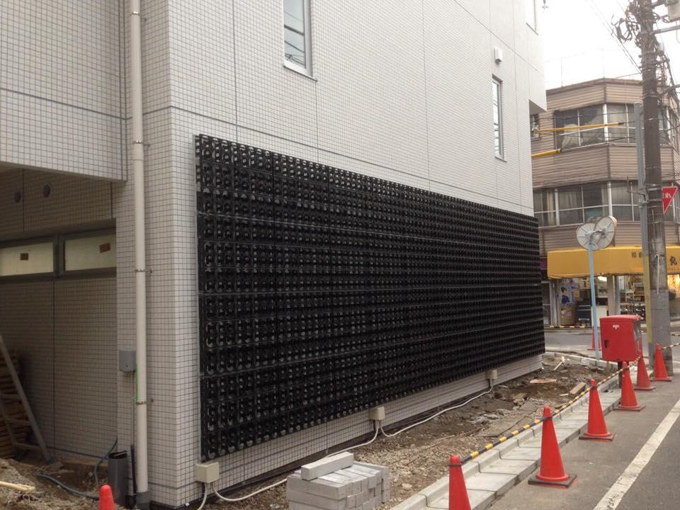 壁面緑化 【 屋外:カセット式壁面パネル使用 】 25の施工写真3
