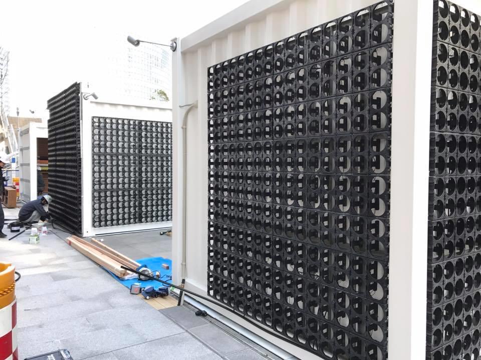 壁面緑化 【 屋外:カセット式壁面パネル使用 】 63の施工写真4