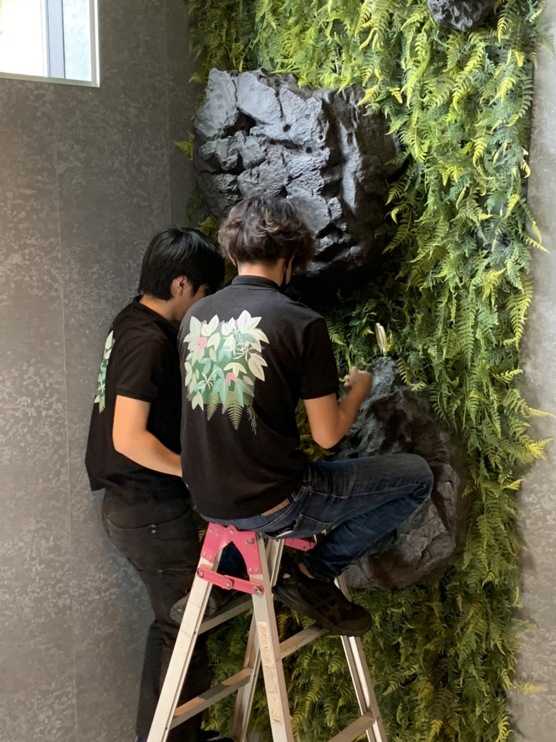 造花壁面緑化【Decopla使用】 70の施工写真2