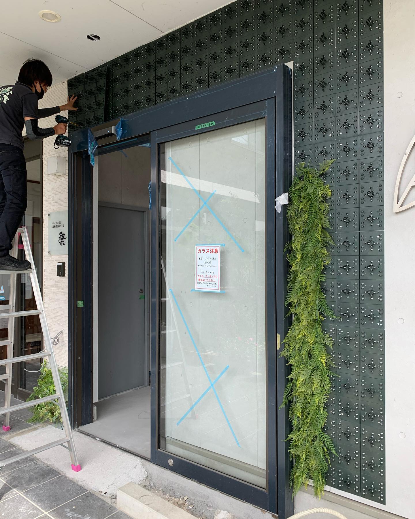 造花壁面緑化【Decopla使用】 71の施工写真2