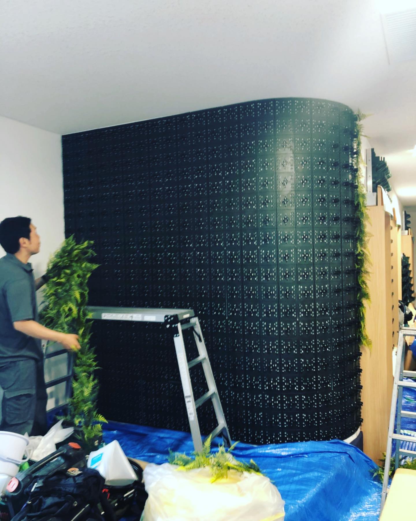 造花壁面緑化【Decopla使用】86の施工写真3