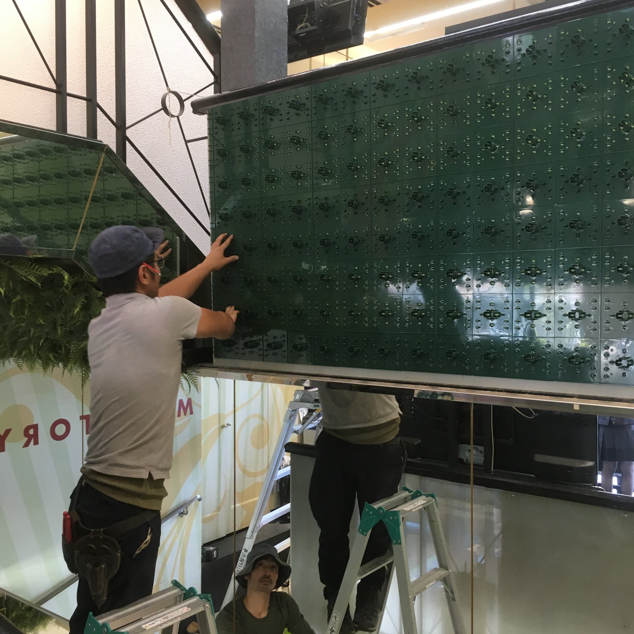 造花壁面緑化【Decopla使用】87の施工写真4
