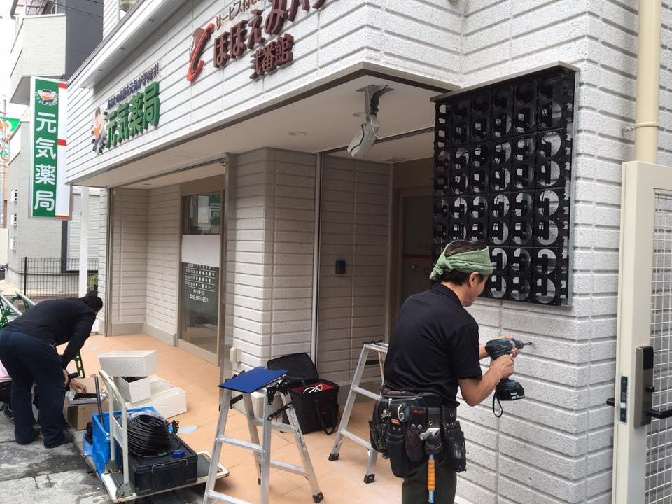 壁面緑化 【 屋外:カセット式壁面パネル使用 】 94の施工写真4