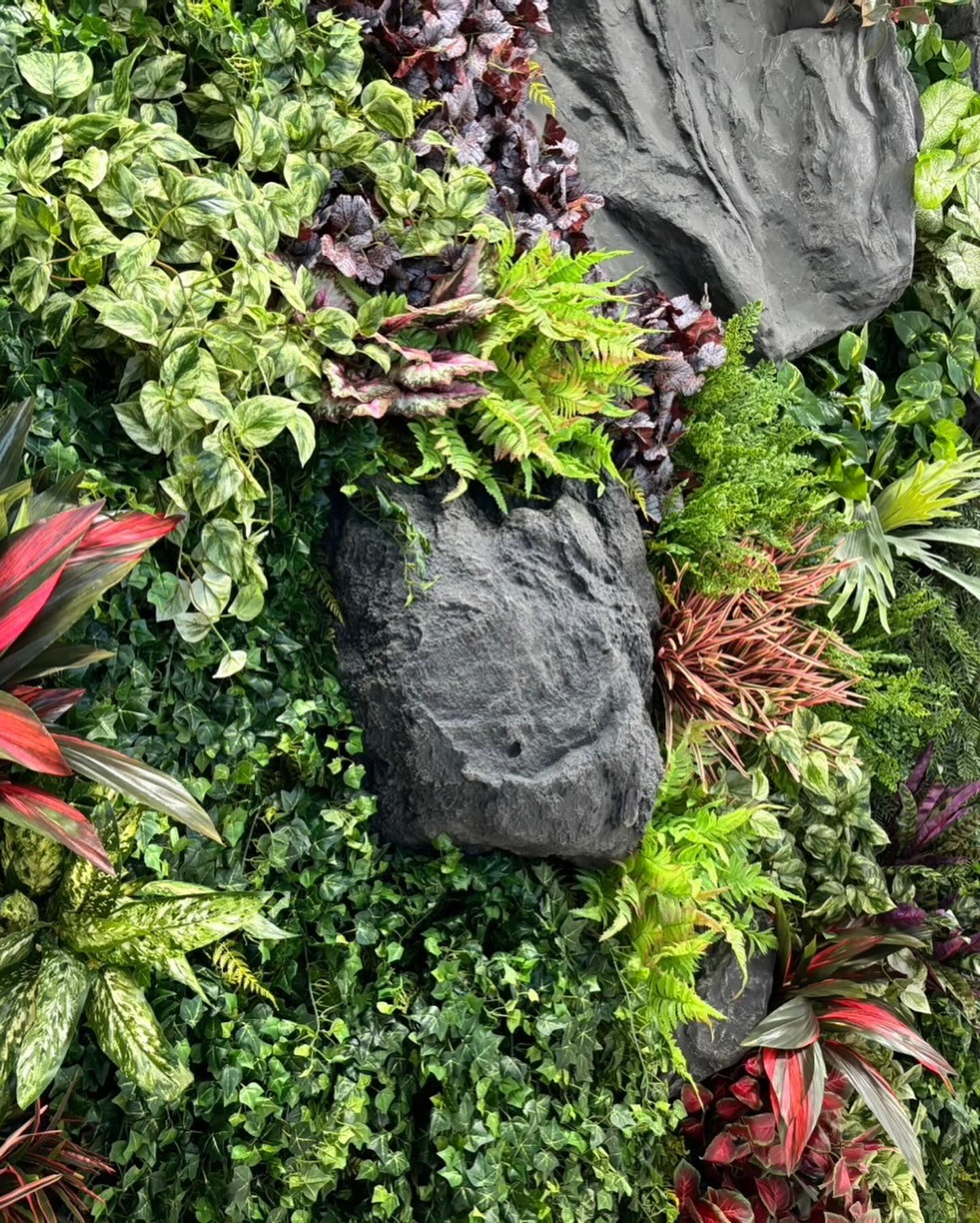造花壁面緑化【Decopla使用】164の施工写真4