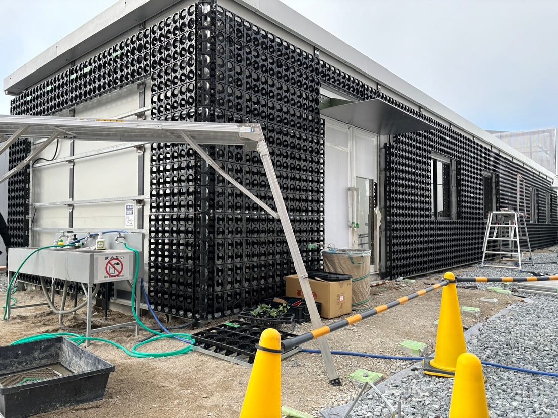 壁面緑化 【 屋外:カセット式壁面パネル使用 】 138の施工写真3