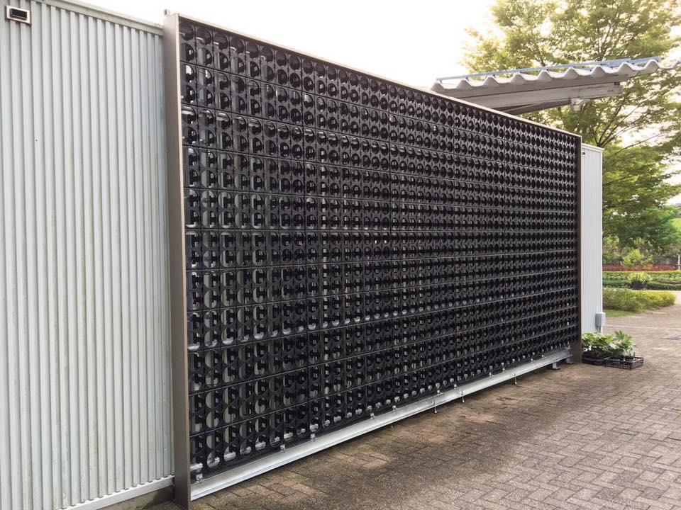 壁面緑化 【 屋外:カセット式壁面パネル使用 】 13の施工写真2