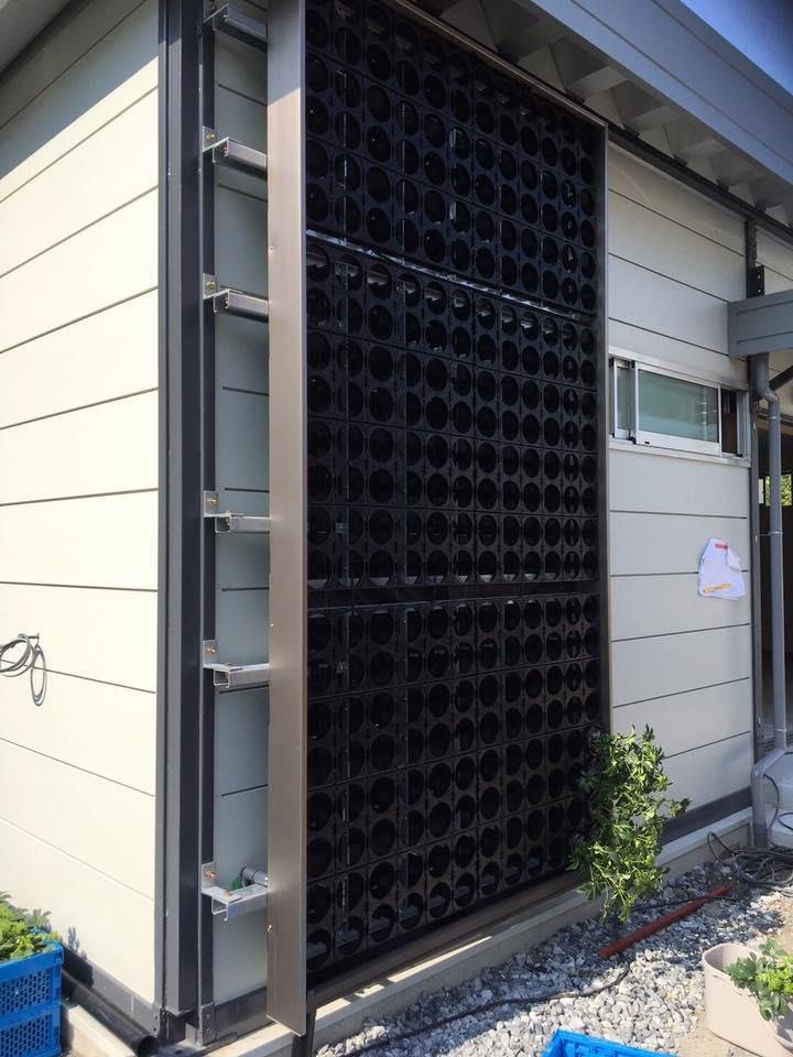壁面緑化 【 屋外:カセット式壁面パネル使用 】 14の施工写真2